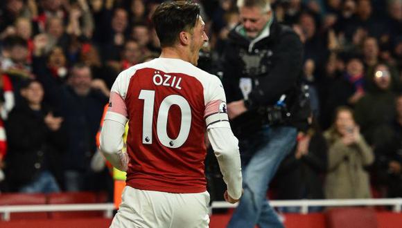 Mesut Özil tiene contrato en Arsenal hasta mediados del 2021. (Foto: AFP)