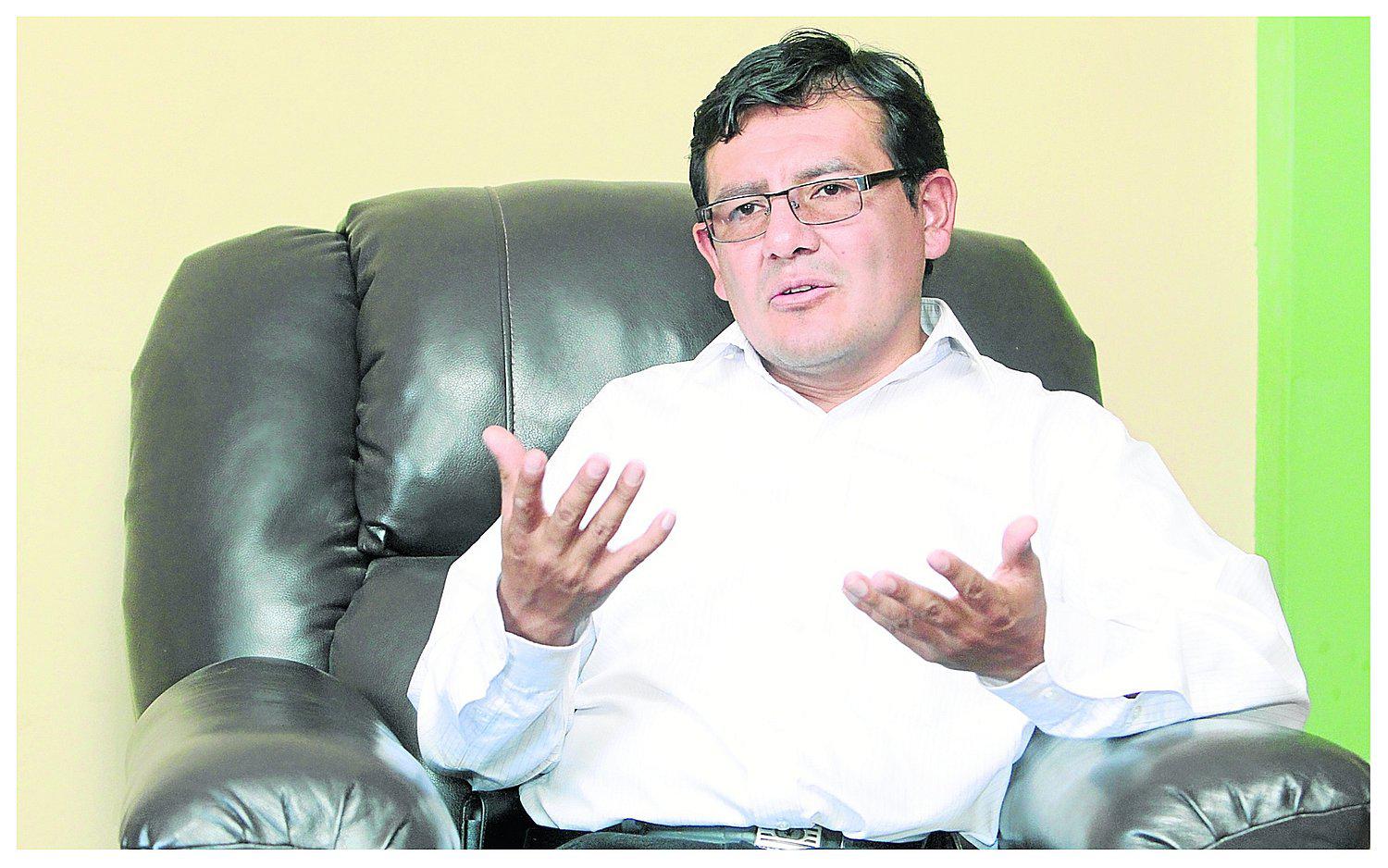 Autoridades en contra de posición de Henry López