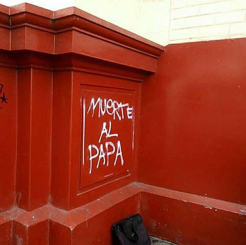 Trujillo: Aparece en muro de una iglesia un mensaje de muerte al papa Francisco
