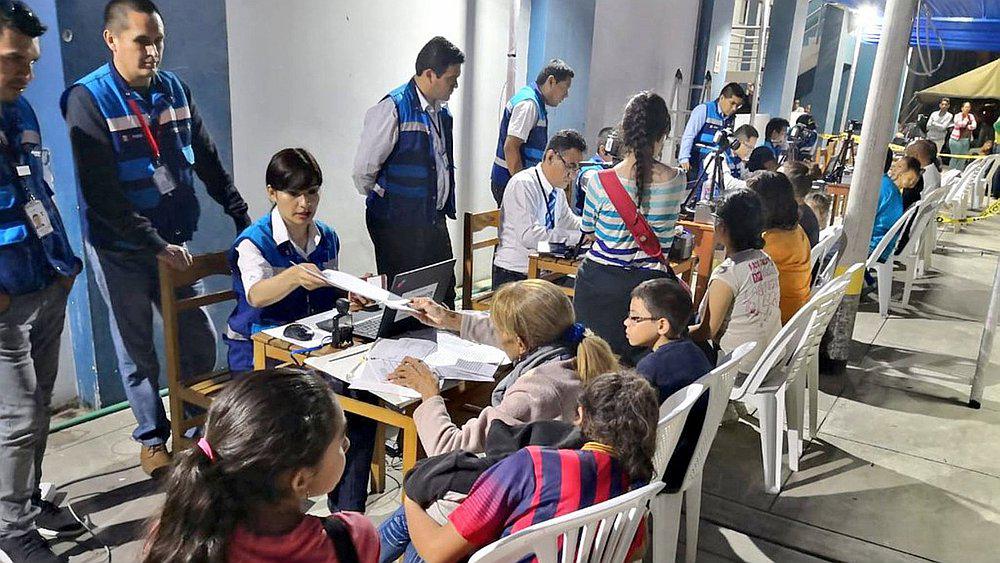 Cientos de venezolanos esperan pasar al Perú a pocas horas de concluir el plazo de solicitud del PTP