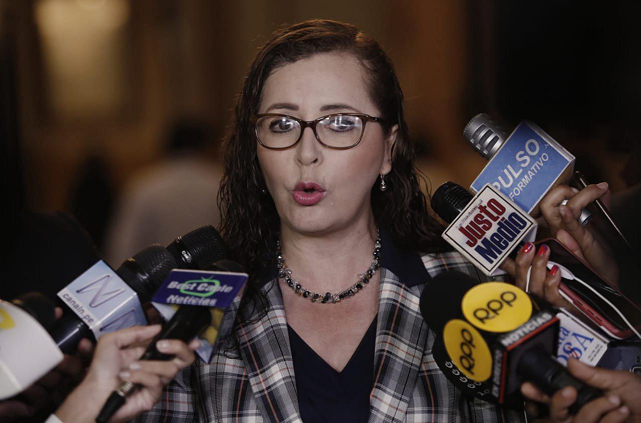 Rosa Bartra reclama a asistentes a foro por votar sin informarse en referéndum: ¿por qué no leyeron antes?