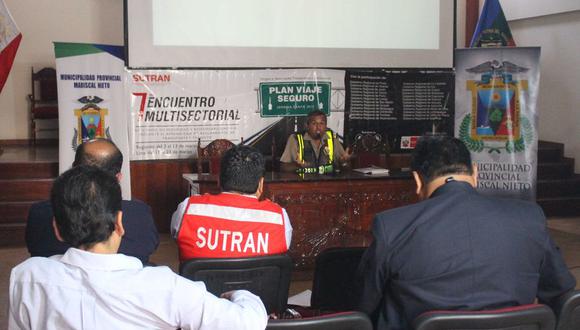 Sutran fiscaliza escuelas de conductores de Moquegua
