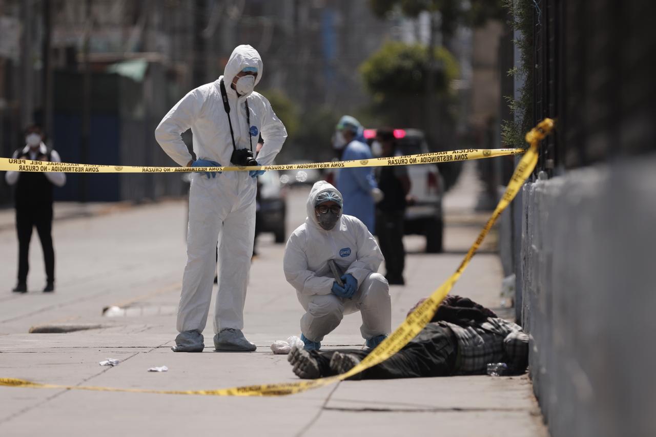La Policía halló el cuerpo de persona que habría fallecido por COVID-19 en Gamarra. (Foto: Leandro Britto/GEC)