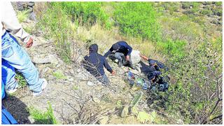 ​Chofer, pasajero y docente caen a abismo de 500 m. en ruta a Surcubamba