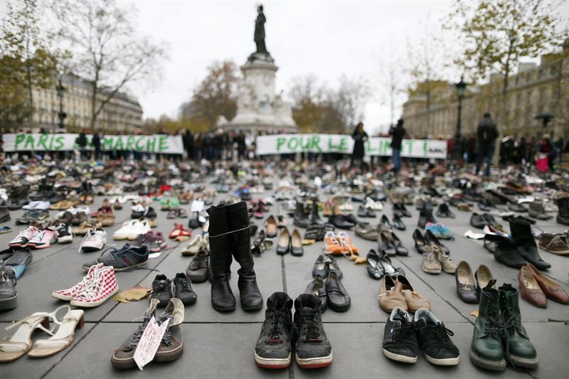 COP21: Miles de zapatos en París por los que no pueden manifestar (VIDEO)