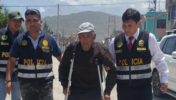 Melquiades Maldonado Zapana, de 78 años, ingresó en muletas a  las instalaciones del Área de Requisitorias de la Policía en Arequipa. (Foto: Difusión)