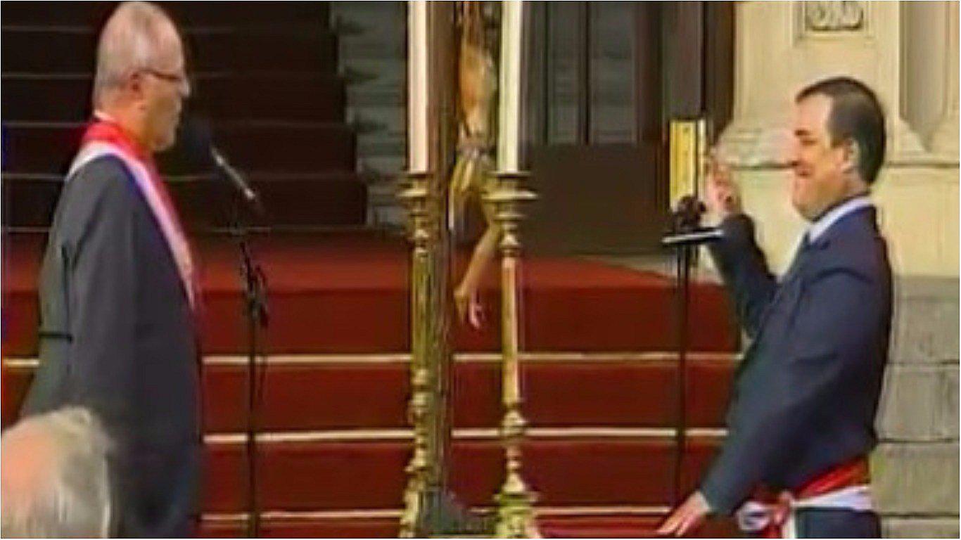 ​PPK y la broma que realizó durante ceremonia de juramentación al nuevo gabinete (VIDEO)
