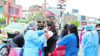 Personal de salud de Huancayo sale a buscar a no vacunados en calles transitadas