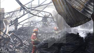 La Victoria: Bomberos controlan incendio en almacén de bicicletas
