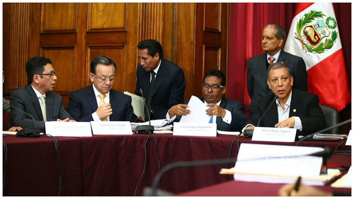 Alarcón afirmó que no ha violado la ley subgrupo del Congreso que decidirá su destitución