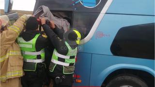 Junín: Policías y Deviandes trabajan horas para rescatar a pasajera atrapada en bus (VIDEO)