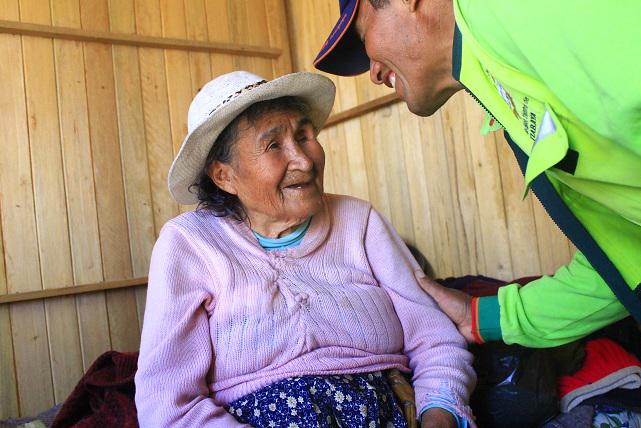 Mujer de 118 años recibe pensión 65