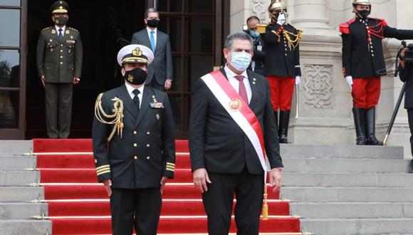 Tras jurar al cargo, Manuel Merino se dirigió a Palacio de Gobierno, donde fue recibido con honores (Foto: Congreso)