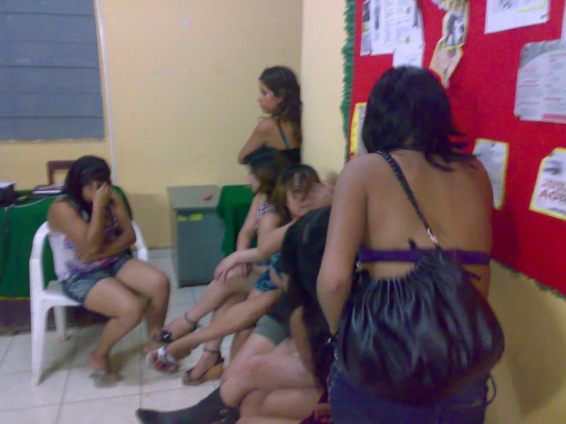 Policía interviene a 15 damas de compañía en operativo rosa