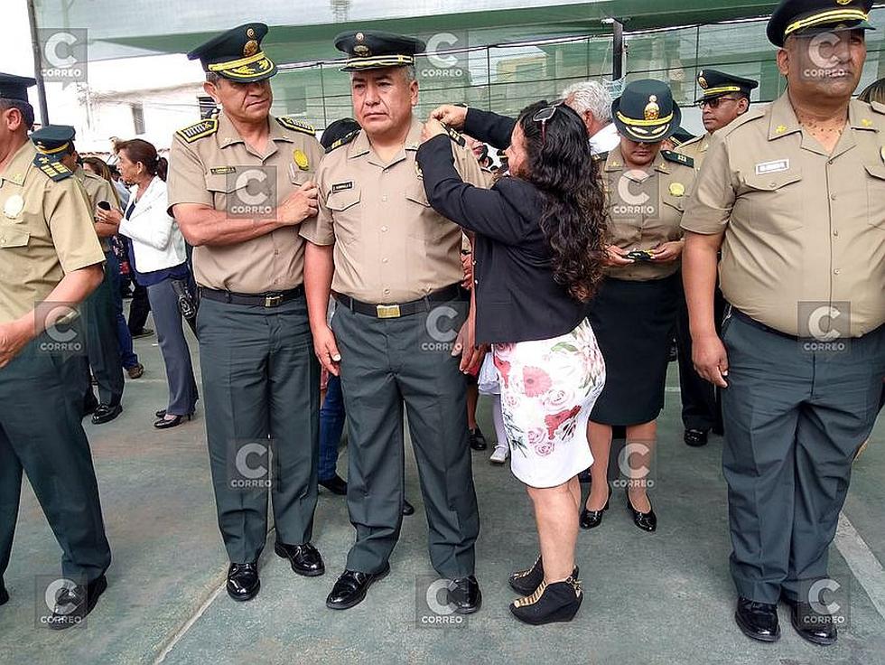 Colocan insignias a 417 efectivos policiales por ascenso en la región Arequipa (FOTOS)