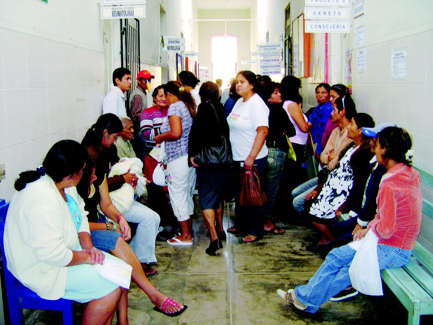 La falta de personal y equipos aqueja a los hospitales