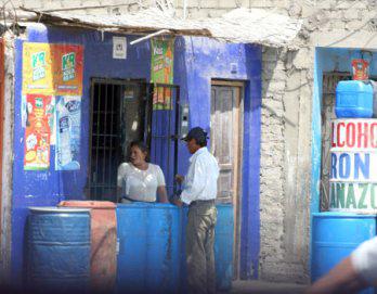 Sitiados por chicherías, antros y fumaderos