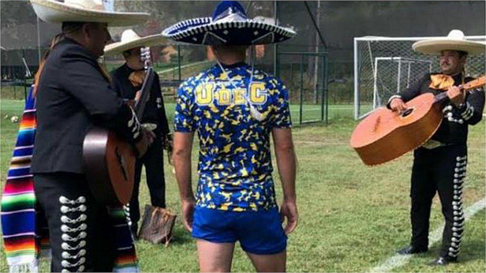 ​Sorprenden a futbolista con mariachis por el Día de San Valentín (VIDEO)