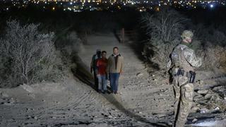 Cómo la inmigración y la COVID-19 han llevado al procurador de Texas a demandar al presidente Joe Biden