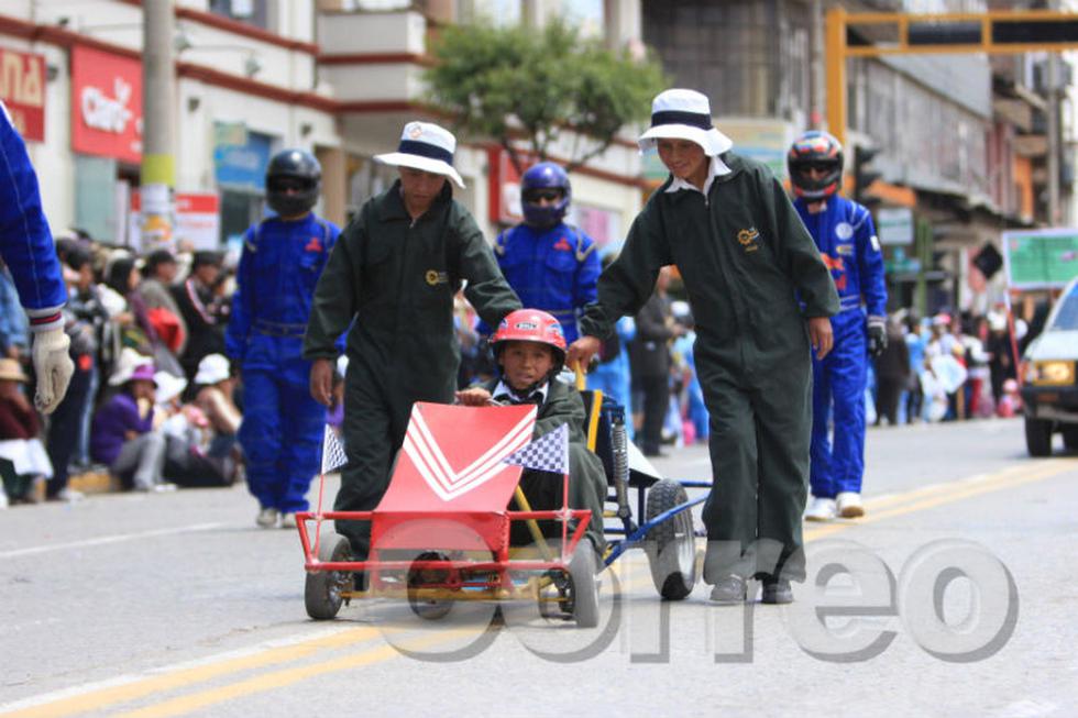 Colorido desfile engalana calles de Huancayo (FOTOS) 