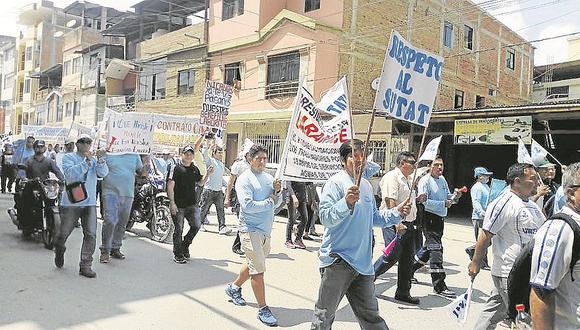 Trabajadores de empresa de saneamiento protestan por temor a despidos