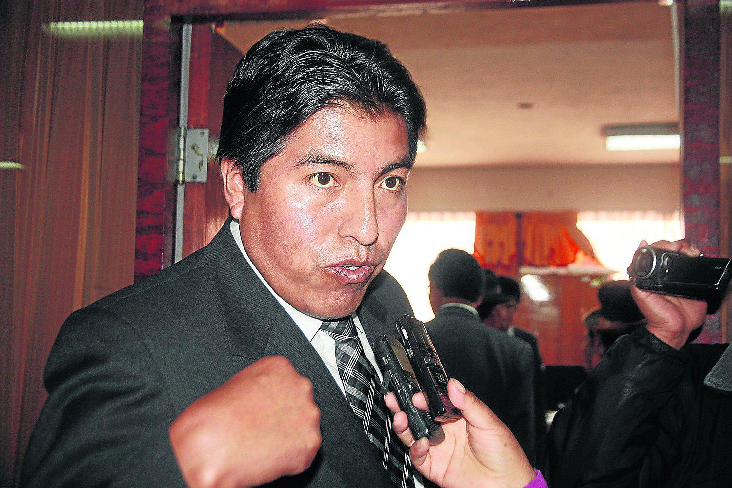 Fiscalía formaliza investigación contra alcalde de Puno por colusión desleal