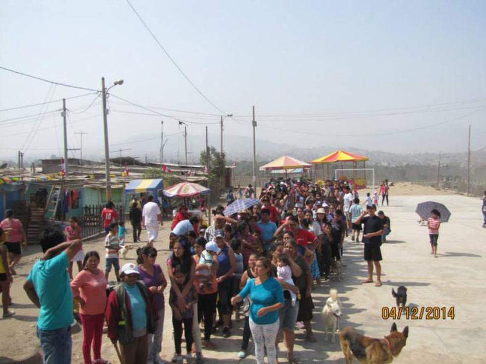 Precandidato a Lima: Reparten pescado junto a imagen de Rafael Santos ...¿por votos?  (Fotos)