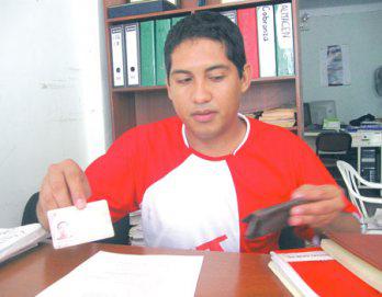 Denuncian presunto cobro irregular de carnés UNT