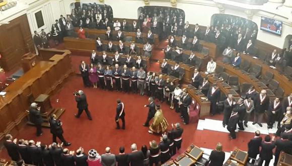 Ollanta Humala llegó al Congreso en medio del aplauso de los parlamentarios (VIDEO)