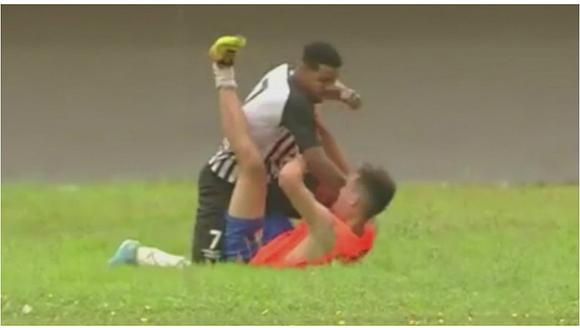 ​Futbolista le propinó salvaje golpiza a recogepelotas (VIDEO)