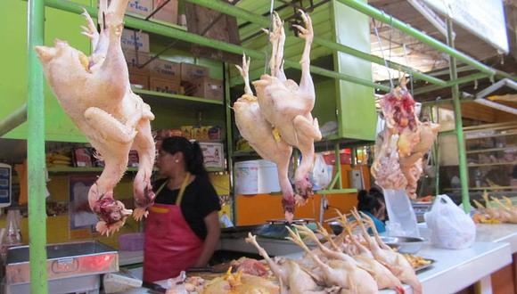 Precio del kilo de pollo está por las nubes y obliga a bajar la demanda
