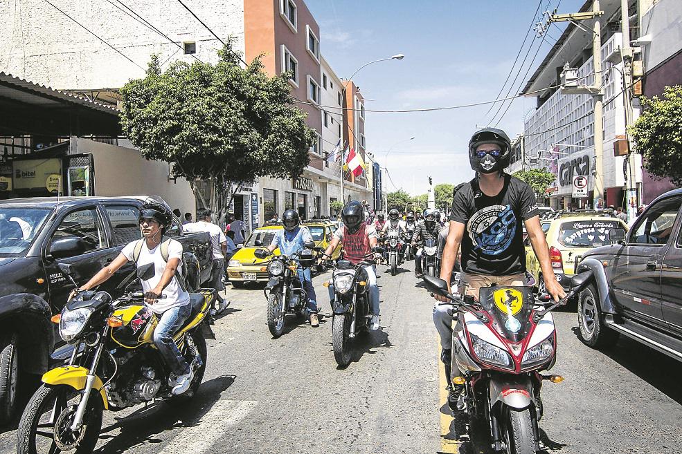 Piura: El ingreso de motos al centro tiene las horas contadas | EDICION |  CORREO