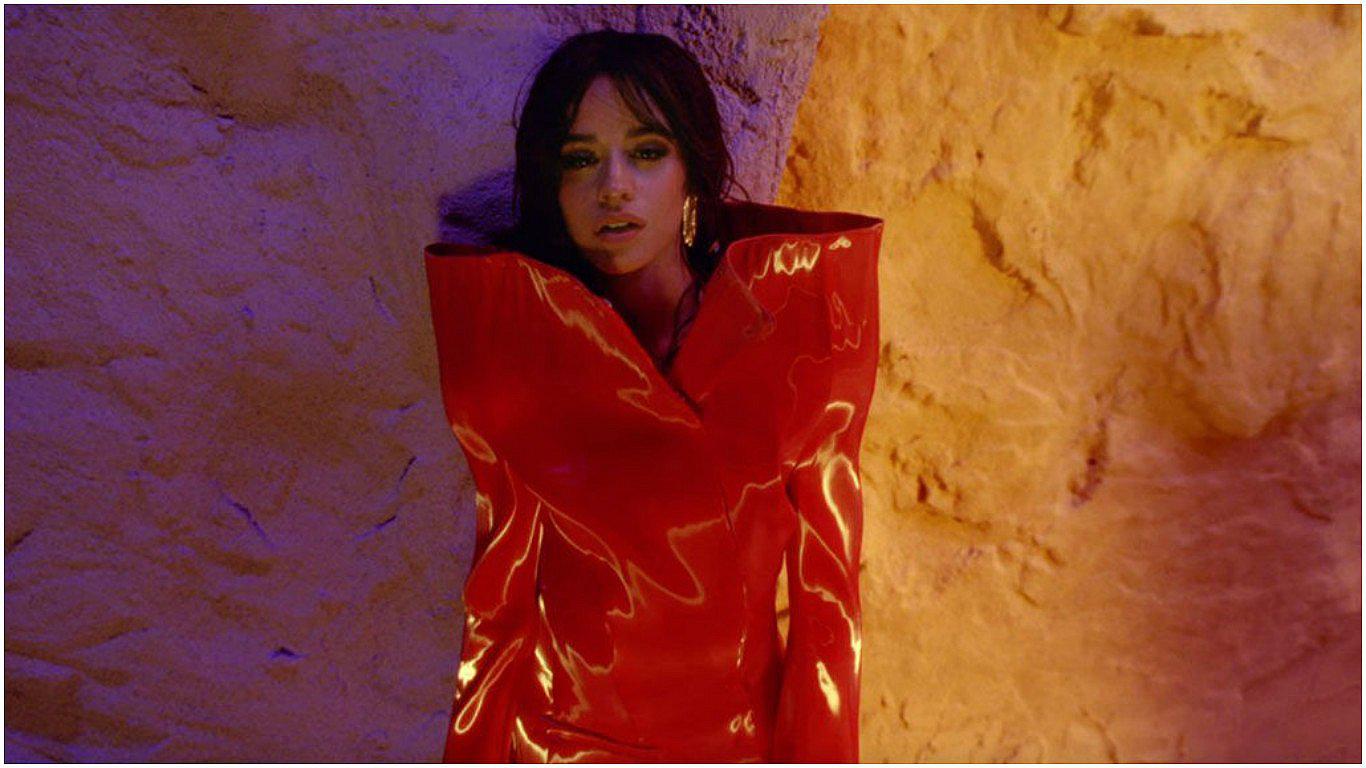 Camila Cabello: vestido que usó en videoclip despierta ola de memes (FOTOS)