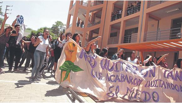 Alumnos de la UNP protestan y exigen la nulidad de elecciones 