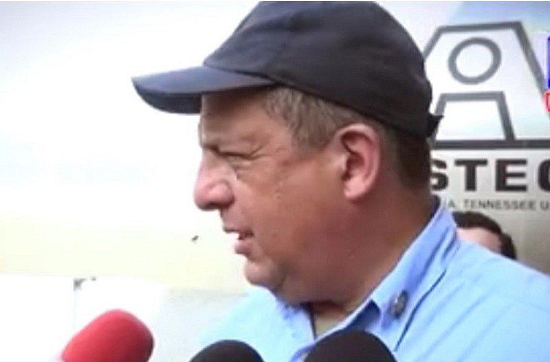 Facebook: ​presidente de Costa Rica se come avispa mientras declaraba a la prensa (VIDEO)