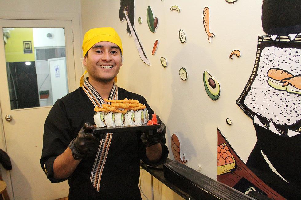 A los 15 años aprendió a preparar sushi, hoy tiene su propio restaurante