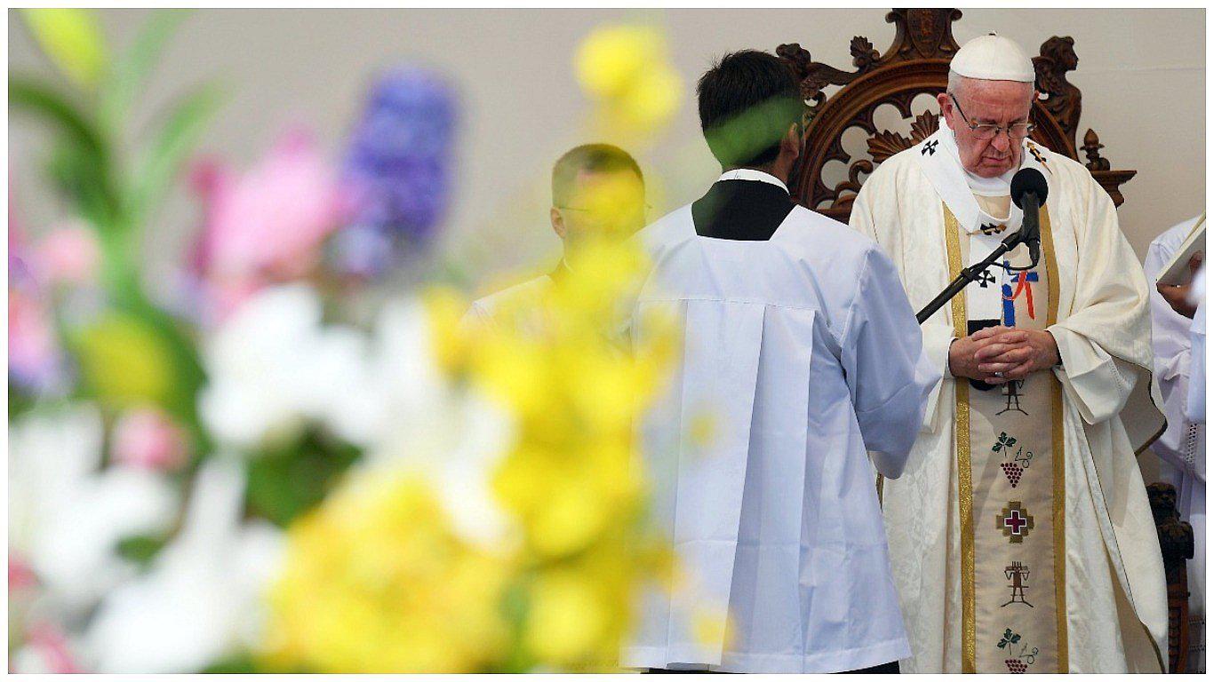 Prensa chilena muestra foto de baja concurrencia a última misa de Papa Francisco