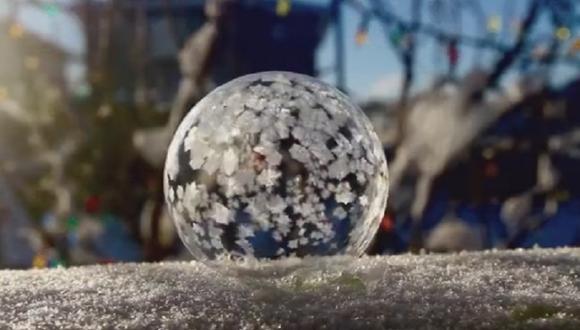 ​Facebook: Video captura la magia de una burbuja de jabón congelada