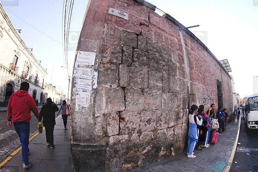 Casonas históricas, pero peligrosas para los peatones (FOTOS)