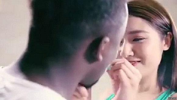 China: Empresa pide disculpas por una publicidad racista (VIDEO)