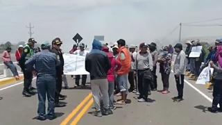 Tacna: Agricultores toman puente Sama en la Panamericana Sur exigiendo elecciones y nueva Constitución