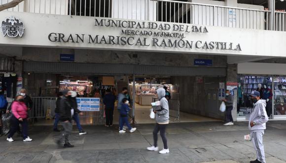 Normal afluencia de público en el mercado municipal gran mariscal Ramón. Foto: Julio Reaño/GEC