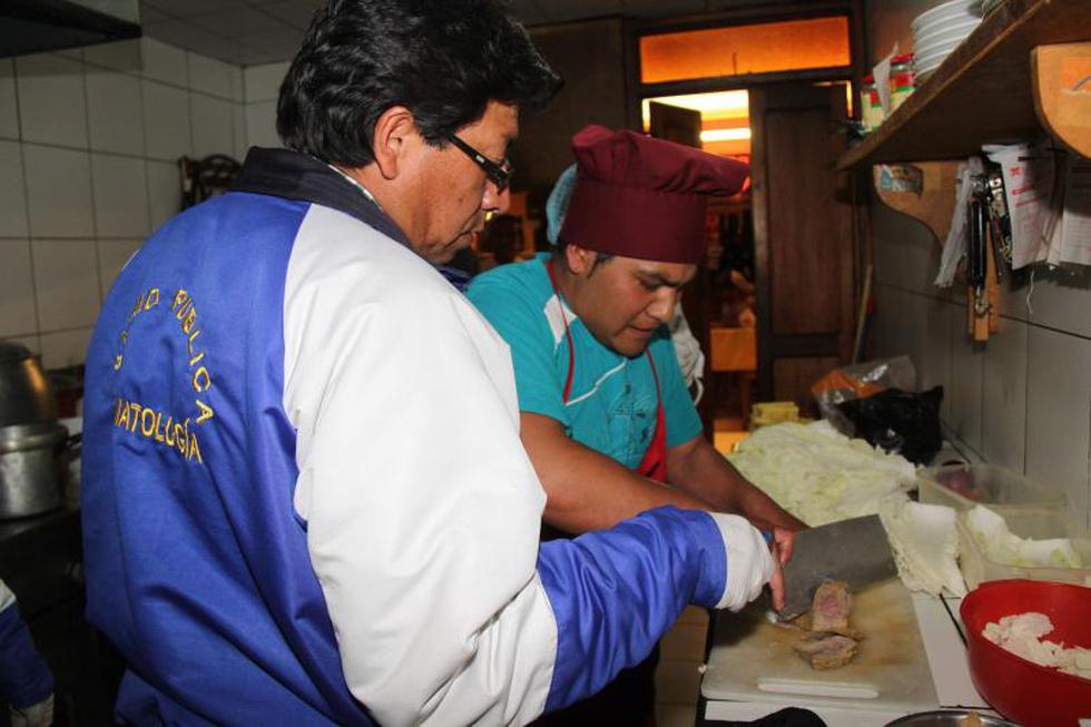 Excremento de roedor y cucarachas en restaurante (Fotos)