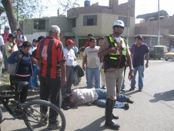 Vigilante sobrevive tras ser atropellado