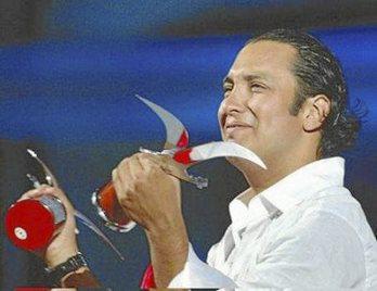 Es invitado para cantar en la OEA