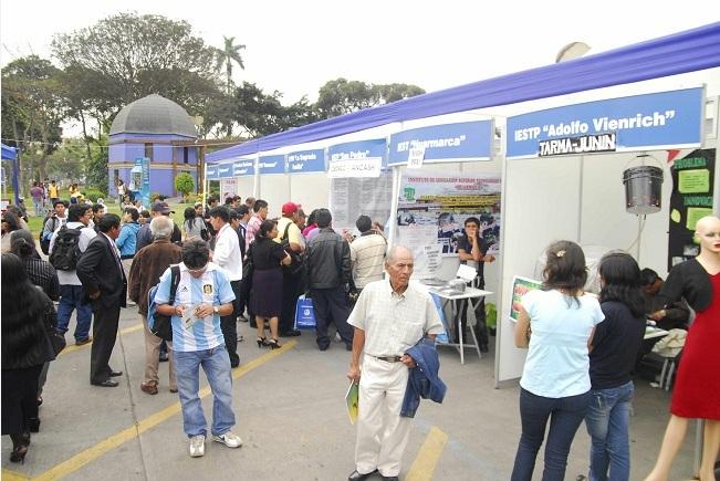 Inventos escolares en feria de Concytec