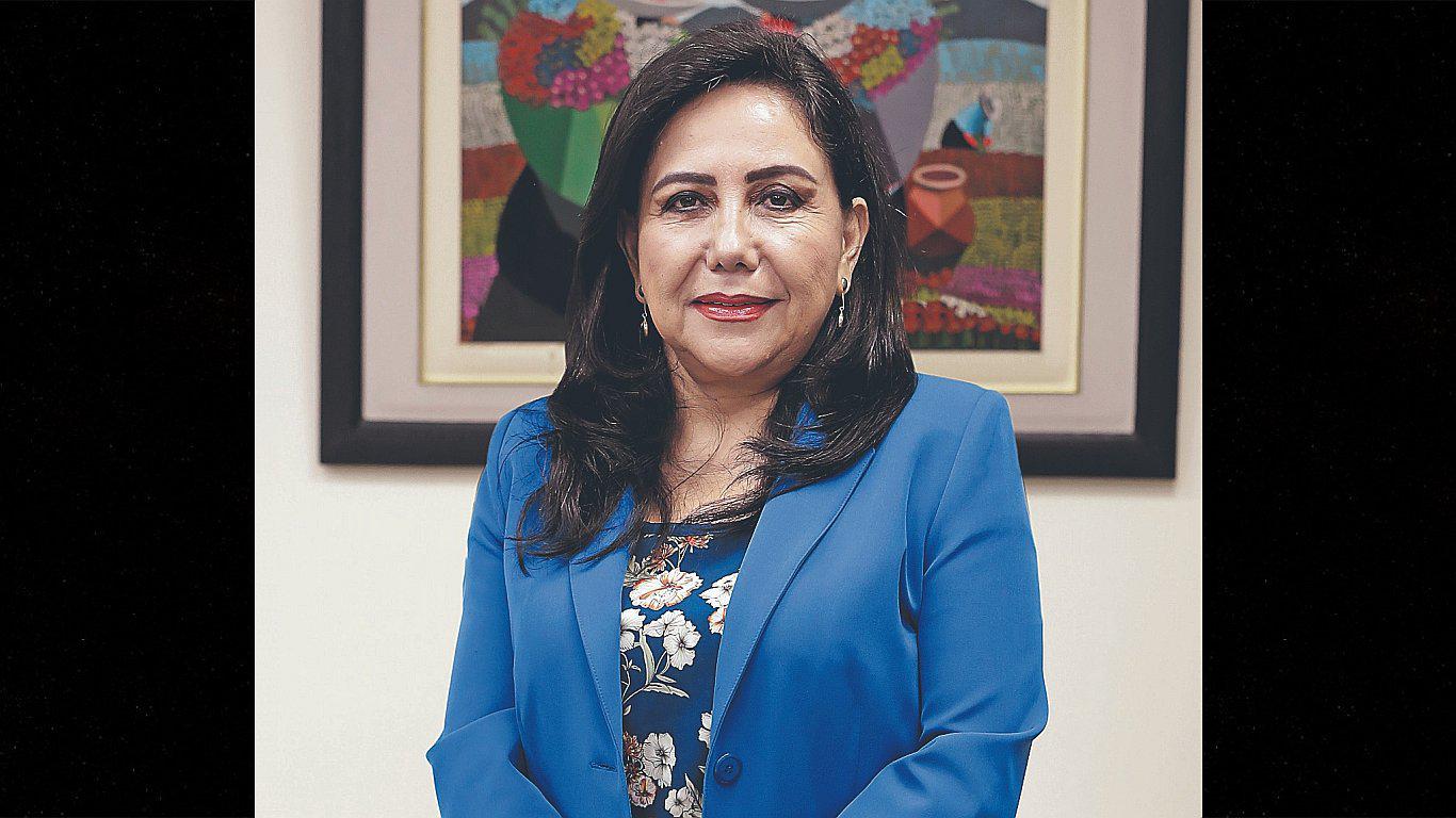 Gloria Montenegro: "Estar en política no es fácil, es muy duro para una mujer"