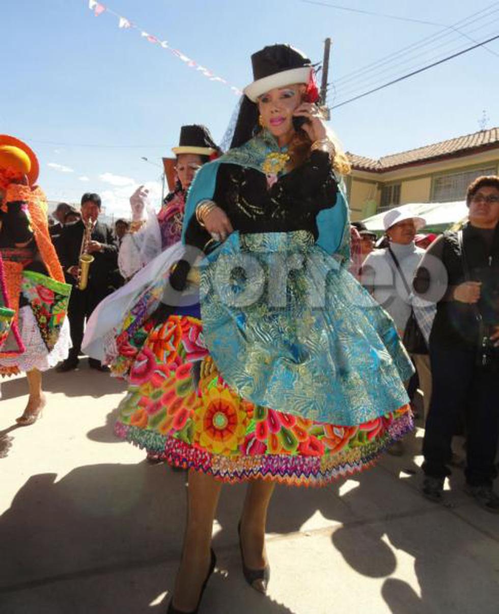Miss Universo Gay alborota fiesta de Mamacha Cocharcas (FOTOS)