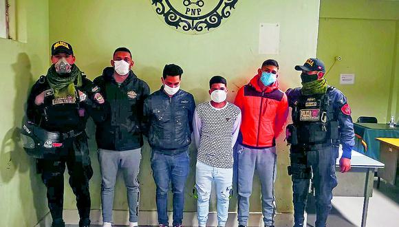 Cinco terminan en la comisaría por libar licor y venezolanos por armar fiesta en azotea