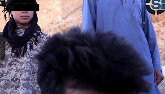 Siria: Estado Islámico difunde video de menor decapitando a un oficial